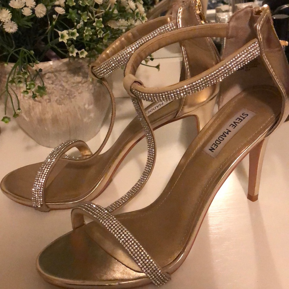 STEVE MADDEN GOLD/ SPARKLE HEEL